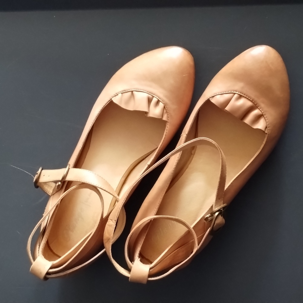 Cute tan leather flats with ankle straps, size 6.5.